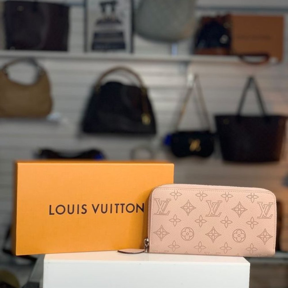 Louis Vuitton Mahina Zippy